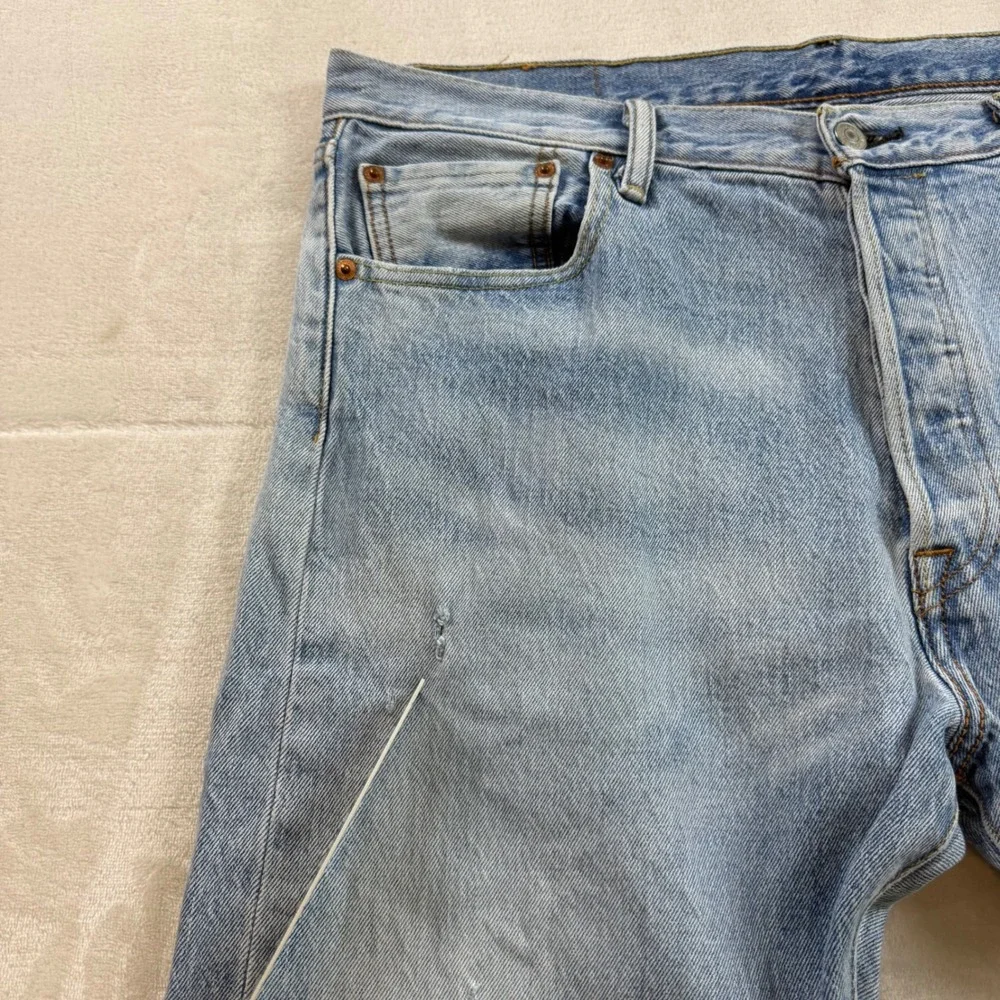Levis 501 Original Fit Jeans Mens 34x29 Light Wash Blue‎ Denim Button Fly Pants